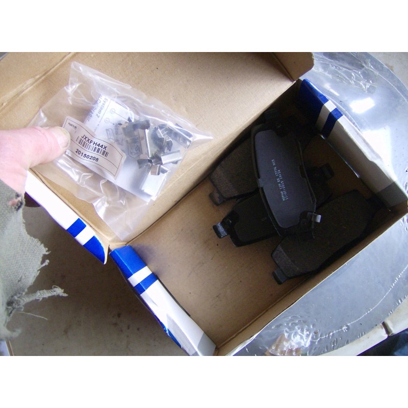 Mopar GENUINE MOPAR V2013776AC BRAKE PAD SET JEEP WRANGLER NITRO