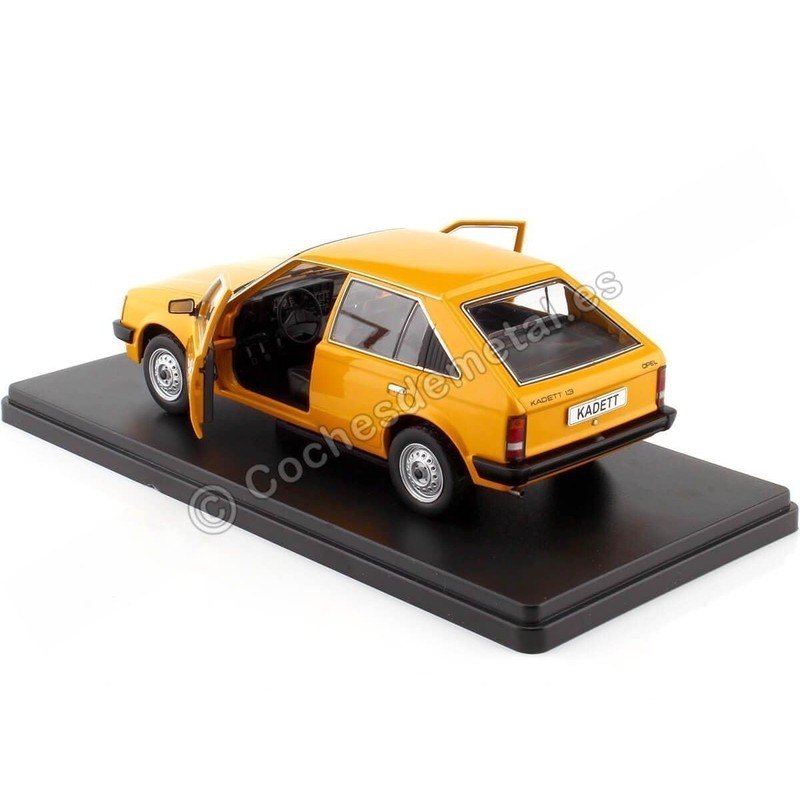 Skoda Superb 913, dark red, 1938, model car, Abrex 1:43