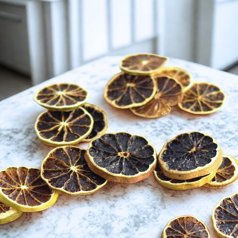Garnish de Limón negro deshidratado en rodaja
