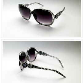 Big Lens Women's Fashion Sunglasses Cat Eye Sunglasses Oversized 2 white