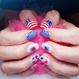 24Pcs July 4th Fireworks Press on Nails Short Square, Independence Day Fake Nails With American Flag Design, Glitter Full Coverage Acrylic Nails for Women DIY Red Blue Manicure Holiday Gifts
