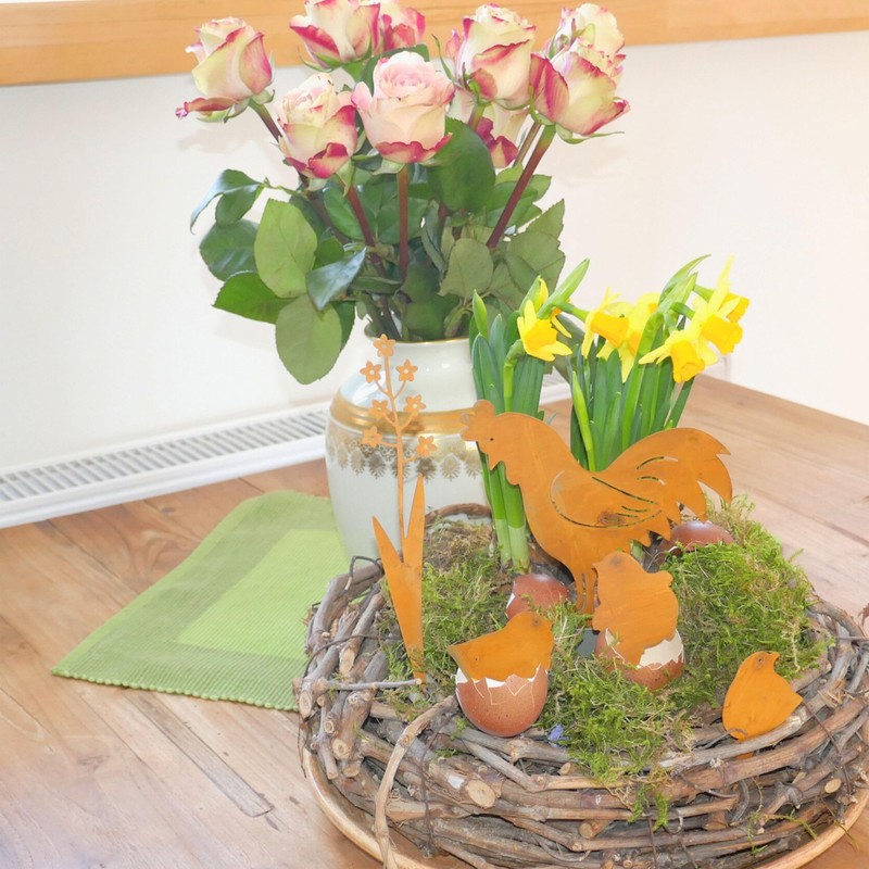 Garden Stake Chicken Chicken with Chick in Rust Look for