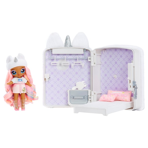Na! Na! Na! Surprise 3-in-1 Backpack Bedroom Unicorn Playset Whitney Sparkles Fashion Doll, Fuzzy White Unicorn Backpack, Closet with Pillows & Blanket, Kids Gift, Ages 4 5 6 7 8+