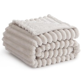 RUIKASI Fleece Throw Blanket for Sofa - Single Fluffy Beige Throws for Sofas Large, Soft Warm Blanket Throw for Couch, Luxury Decorative Ribbed Bed Blanket 130x150cm