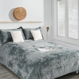 dennylife Luxury Velvet King Quilt Set, Ultra Soft Lightweight Velvet Comforter Set, Oversized Bedspread Coverlet with 2 Shams Diamond Pattern, for All Season (Deep Blue)