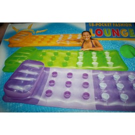 The Wet Set 18-pocket Fashion Lounge