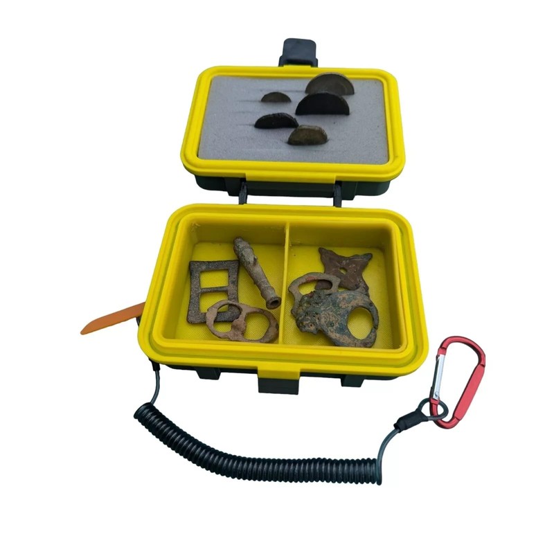 Dig Mate Metal Detecting Artefacts Find Box, Sturdy Construction, Safety