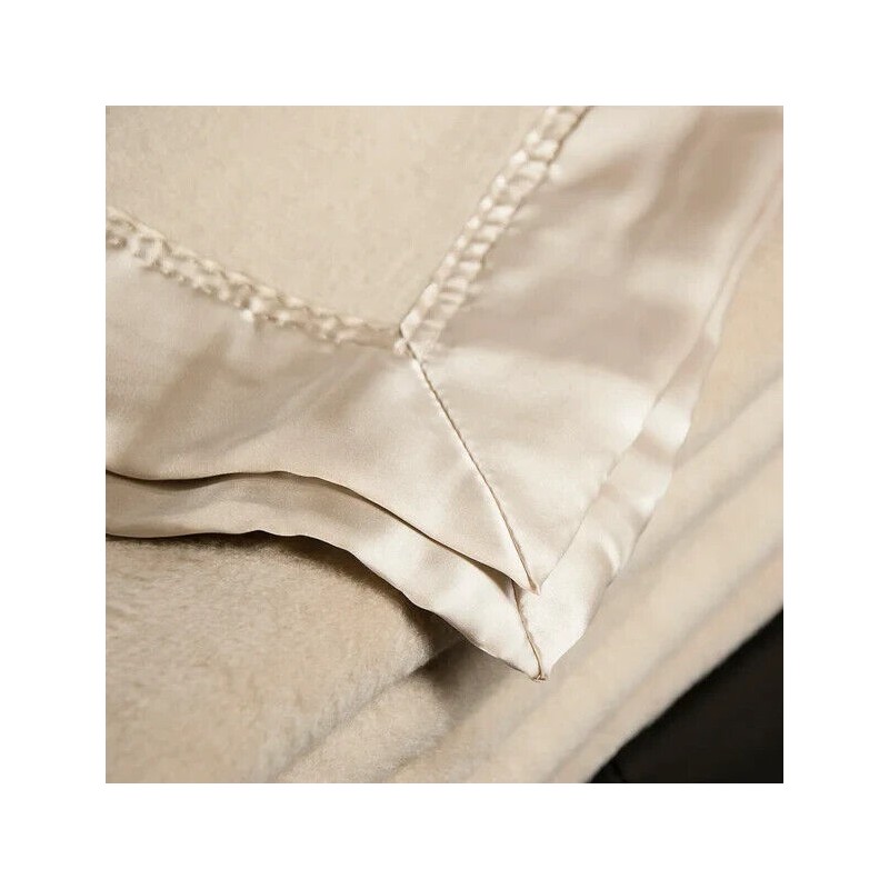Aus Vio 100% Natural Charmeuse Silk Luxurious Blanket with Satin