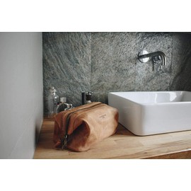 HOLZRICHTER Berlin Toiletry Bag (M) - Premium Leather Toiletry Bag, Camel Brown