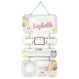 Colgante de niña para puerta de hospital y recámara del bebe con nombre personalizado: fecha de nacimiento, cuánto pesó y midió marca La Scrapería (Arcoiris)