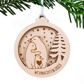 Christbaumkugel personalisiert - Weihnachtsgeschenk für Eltern: Weihnachtskugel mit Gravur Familie (1 Kind)