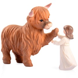 Vofstand Highland Cow Gifts for Girls: Highlander Cow Ornaments Decor, Friendly High-Five Cute Scottish Hyland Cow Resin Figurine, Highlander Cow Ornaments Gifts for Women Desk Table Garden (Brown)