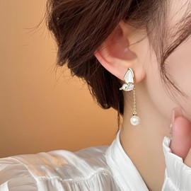 Boho Butterfly Stud Drop Earrings Vintage Enamel Butterfly Dangle Stud Earrings Fashion Big Pearl Drop Earrings Jewellry For Women And Girls (Gold)