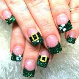 24Pcs St. Patrick's Day Press on Nails Square Short French Tip Fake Nails White Shamrock Stick on Nails Glitter Green Acrylic False Nails Kit Short Glue on Nails for Women Nail Decorations