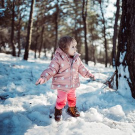 QKURT Kids Ski Gloves, Winter Windproof Snow Mittens Thermal Insulation Mitts Girls Boys Cold Weather Mittens for 4~9 Years Old Kids Sledding Snowboard Skating Cycling Running and Outdoor Activities