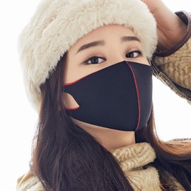 LOOKA MASK Protective Fashion Air Mask | Washable and Reusable | Triple Layered Face Mask | Duo Black X Red (Medium)