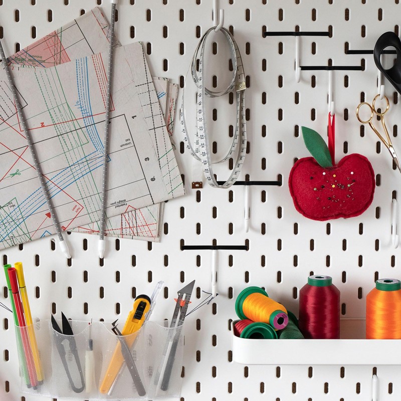 HARFINGTON 50pcs Pegboard Hook Locks 2" Length Plastic Peg Hanger