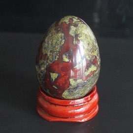 40x30mm Mixed Gemstone Rose Quartz Crystal Egg with Wood Stand Home Decor (Dragon Blood Jasper)