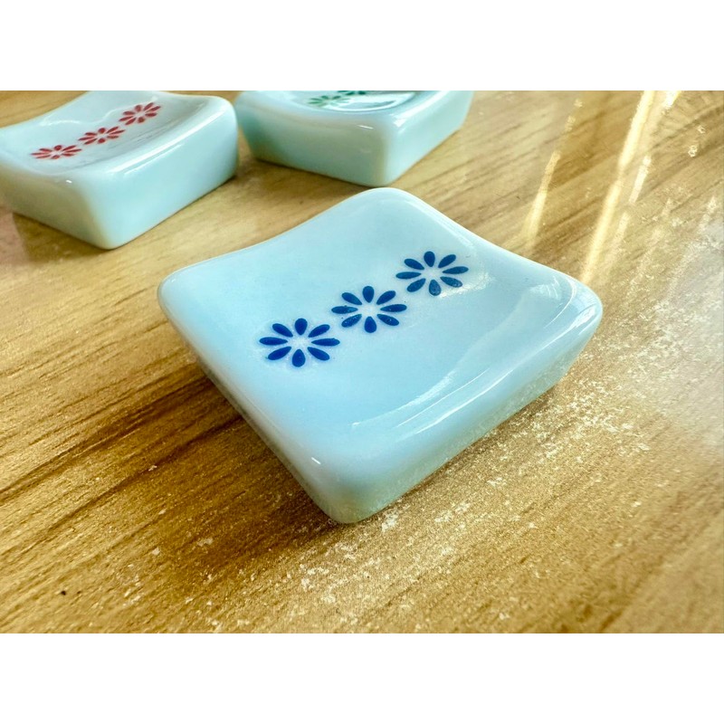 speed mao Cute Dog Dog Ceramic Chopsticks Rest Caratry Set