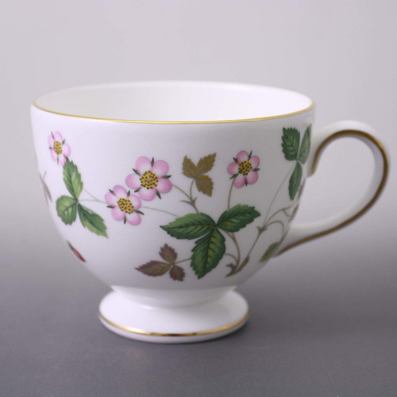 【正規輸入品】Wedgwood Wild Strawberry Cup and Saucer (Leigh) Wedding Gift 1053289