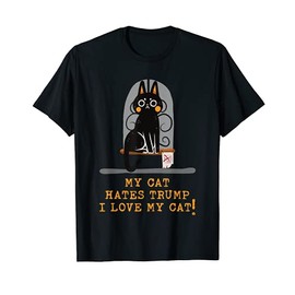 My cat hates Trump. I love my cat! T-Shirt
