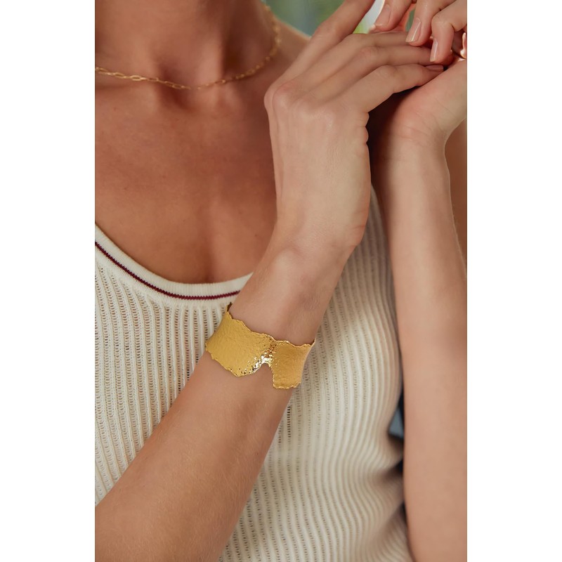 WOWORAMA Chunky Gold Cuff Bracelet for Women Irregular Hammered Cuff