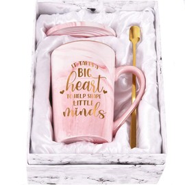 Livinges It Takes a Big Heart to Shape Little Minds - Regalos de agradecimiento para maestros - Taza de regalo para maestros con el mejor maestro de siempre, regalo de Navidad para maestros de preescolar, taza rosa, 12 onzas