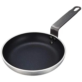 遠藤商事 TKG フライパン 19cm 板厚:4.0mm 外径×深さ(mm)199×33内径(cm)19 質量(kg)0.61 ノンスティック加工でこびりつきにくく、板厚でオーブン使用可能 業務用 アルミ製 中国 AHLAB01