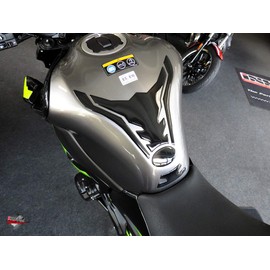 BIKE-label Tank Pad Black Sticker Compatible with Kawasaki Z900 Tank 502921VA