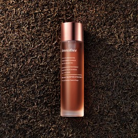 innisfree Youth Enhancing Treatment Essence with Black Tea