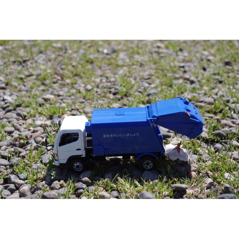 Diamond Pet Dk – 5106 1/43 Scale Mitsubishi Fuso Canter Cleaning Car