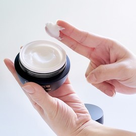 Partner company Skin nutrition supply cream, skin elasticity, gloss, whitening, pore care, moisturizing, hypoallergenic premium cream 50g / 피부 영양공급 크림 피부탄력 윤기부여 화이트닝 모공케어 촉촉한 저자극 프리미엄 크림 50g