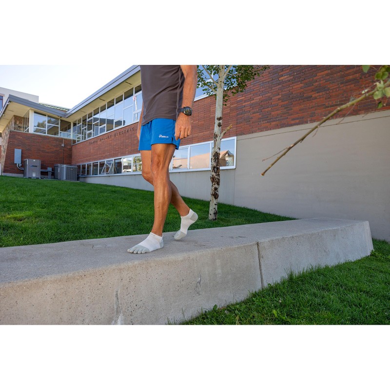 Injinji Unisex Run Lightweight No-Show Socks, sand, M