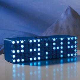 infactory Wecker Digital Design: LED-Designer-Wecker Blue 24" (Stylische Wecker, LED Tischuhr, Beleuchtete Uhr)