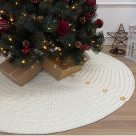 48-Inch Rib Knit Christmas Tree Skirt with Oak Buttons, Cream White