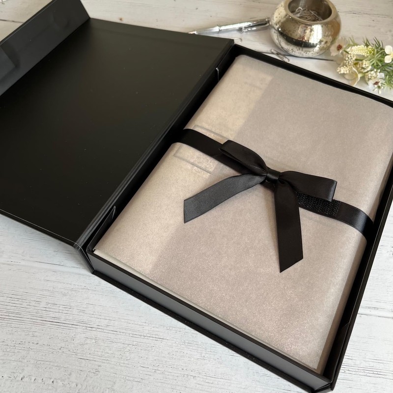 Wagtail Designs Writing Paper Gift Set with a Bumble Bee