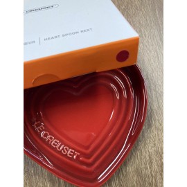 Le Creuset "Cerise" Heart-Shaped LE CREUSET Spoon Rest NWT Stoneware Red Ombre Valentine