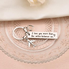 Long Distance Gifts for Boyfriend Girlfriend Couple Keychain for Him Her Christmas Going Away Gifts for Husband I Love You Keychains for Wife Anniversary Birthday Valentines Gifts for Fiance Fiancee