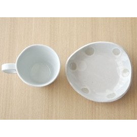 和食 Charger 手造ri 土物 Cup & Saucers (Sleeve Polka Dot) One Condition of the different 和食 Charger.