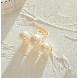 Small Hair Clips Three Pearl Hair Clip for Women Hair Clips Hairpin Small Hairpins Cute Hair Clips for Half Hair Acrylic Hair Clips Mini Hair Clips Cute Clips Fashion Hair Accessories 1PCS