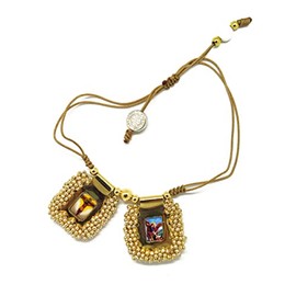 Hermosa pulsera escapulario en cuero bordado, con las estampas del sagrado corazon, Virgen del Carmen, Virgen de Guadalupe y San Miguel Arcángel. incluye oracion. 2,5cmsx3cms (Gold)