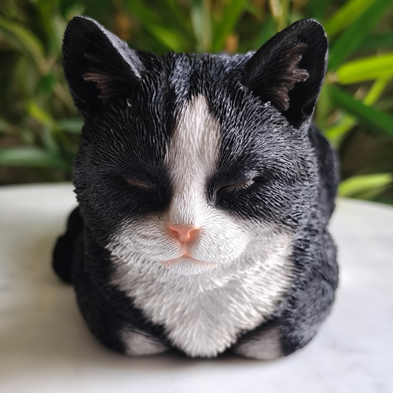 Vivid Arts Dreaming Cat Black & White Ornament – Peaceful