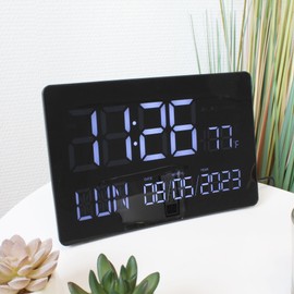 XXL Curved Clock - Large Negative LCD Display - Large Digital Digits - Temperatures, 2 Alarms, Date, 5 Languages - Brightness Adjustable - Clear and Futuristic Design Without Edge -