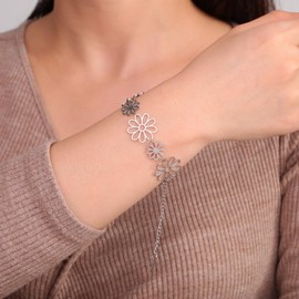 SIPURIS Boho Daisy Bracelet Sunflower Bracelet Daisy Jewelry for Women Birth Flower Bracelet Daisy Gifts for Mom Sister Friends, Stainless Steel, No Gemstone