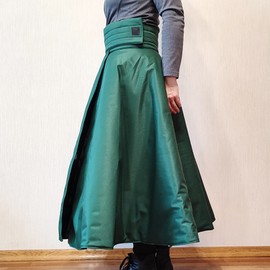 Green equestrian skirt for women - Winter insulated riding apparel long - Equine gear for girl (XL-XXL: 41-50 inch)