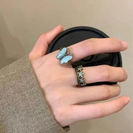 TUCEWP 2Pcs Vintage Flower Butterfly Rings for Women Elegant Sweet Trendy Enamel Flower Rings Dainty Retro Adjustable Open Statement Rings Daisy Stackable Rings Fashion Christmas Birthday Jewelry Gift