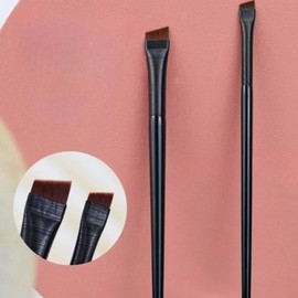 Small, easy-to-use eyeliner brush cosmetic brush / 손쉽게 사용하는 아이라이너 브러시 화장용 브러쉬 소형
