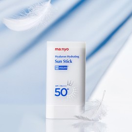 Witch Factory Manyo Factory Hyaluronic Hydrating Sun Stick 18g, 1 piece SPF50+ PA++++ / 마녀공장 히알루론 하이드레이팅 선스틱 18g, 1개 SPF50+ PA++++