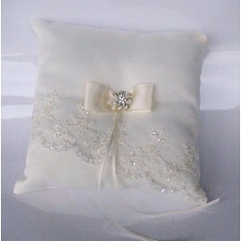 Elegant Embroidered Mantilla Lace Wedding Ring Bearer Pillow: Pillow Color: Ivory