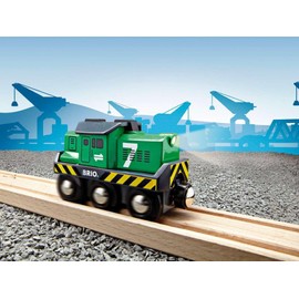 BRIO World Freight Battery Engine - Battery-Operated Toy Train for Wooden Tracks - Powerful Motorized Train Engine Pulls The Longest Sets - Works with All Railway Sets - Ages 3 & Up